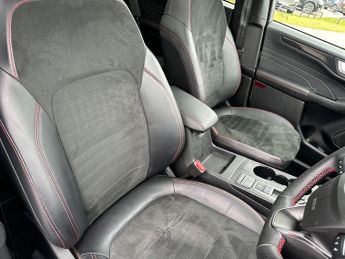 Ford Kuga 5Dr Black Package 2.5 FHEV 190PS 2WD Auto