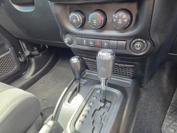 Jeep Wrangler 3.8 V6 HARDTOP/CONVERTIBLE