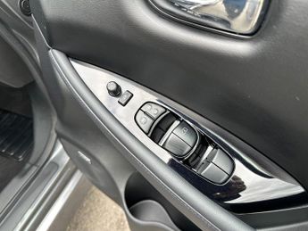 Nissan LEAF 5Dr Tekna 110kW 39kWh Auto