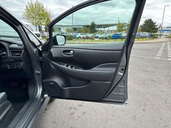 Nissan LEAF 5Dr Tekna 110kW 39kWh Auto