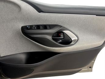 Toyota Yaris 1.5 Hybrid Excel 5dr CVT