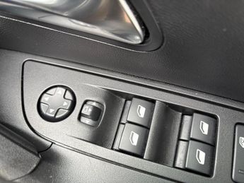 Peugeot 2008 5Dr Allure 1.2 PureTech 130PS Auto