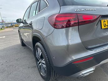 Mercedes-Benz GLA Class Mercedes GLA 200D 5Dr Sport Executive 2.0D Auto