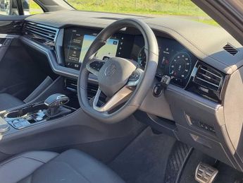 Volkswagen Touareg 3.0 V6 TDI 4Motion 286 Black Edition 5dr Tip Auto