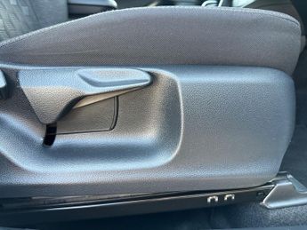 Toyota Yaris 5Dr Design 1.5 Hybrid Auto