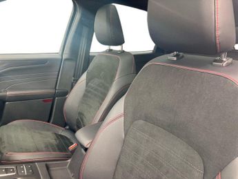Ford Kuga 2.5 FHEV Black Package Edition 5dr CVT
