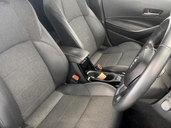 Toyota Corolla 1.8 Hybrid Design 5dr CVT