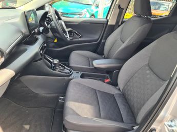 Toyota Yaris 1.5 Hybrid Design 5dr CVT
