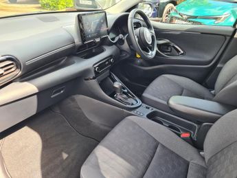 Toyota Yaris 1.5 Hybrid Design 5dr CVT