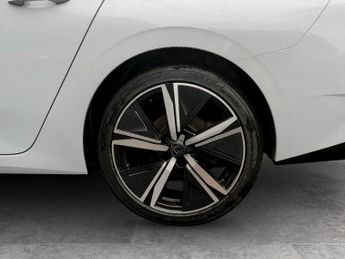 Peugeot 308 1.2 Hybrid 136 GT 5dr e-DSC6