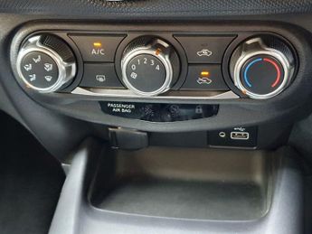 Nissan Juke 1.0 DiG-T Acenta 5dr DCT