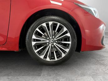 Toyota Corolla 1.8 Hybrid Design 5dr CVT