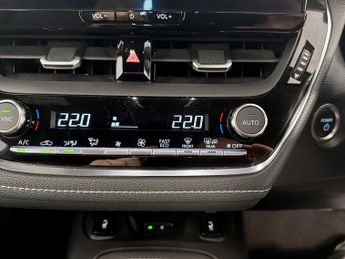 Toyota Corolla 1.8 Hybrid Design 5dr CVT