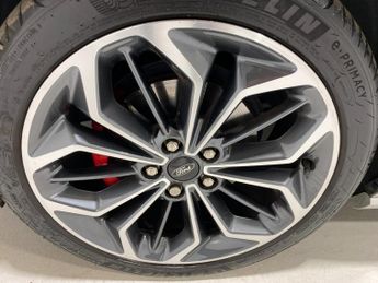 Ford Focus 1.0 Turbo EcoBoost (155PS) mHEV 8 spd Automatic ST-Line X 5dr Es