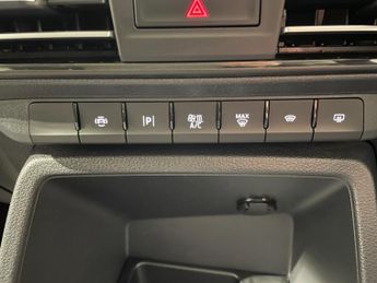 Ford Grand Tourneo Connect 2.0 EcoBlue (122PS) Automatic Titanium 5dr.. 7 Seater ..