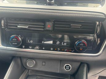 Nissan Qashqai 1.3 DiG-T MH 158 N-Connecta 5dr Xtronic