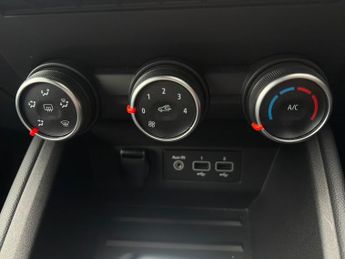Renault Clio 1.0 TCe 100 Iconic 5dr Auto