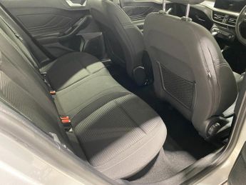 Ford Focus 1.0 Turbo EcoBoost (125PS) mHEV Automatic Titanium 5dr.