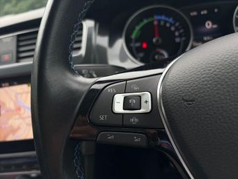 Volkswagen Golf 99kW e-Golf 35kWh 5dr Auto