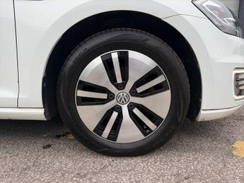 Volkswagen Golf 99kW e-Golf 35kWh 5dr Auto