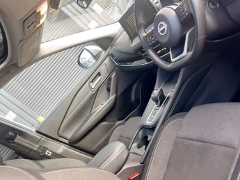 Nissan Qashqai 1.3 DiG-T MH 158 N-Connecta 5dr Xtronic