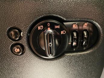 MINI HATCHBACK One 1.5 (102PS) Automatic 3dr.