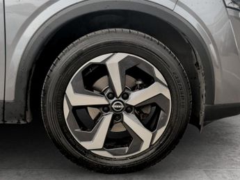 Nissan Qashqai 1.3 DiG-T MH 158 N-Connecta 5dr Xtronic