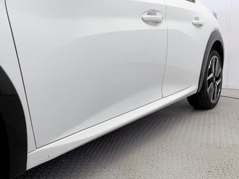 Peugeot 208 1.2 Hybrid 136 GT 5dr e-DSC6
