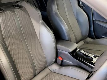 Peugeot 208 1.2 Hybrid 136 GT 5dr e-DSC6