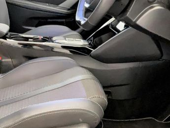 Peugeot 208 1.2 Hybrid 136 GT 5dr e-DSC6