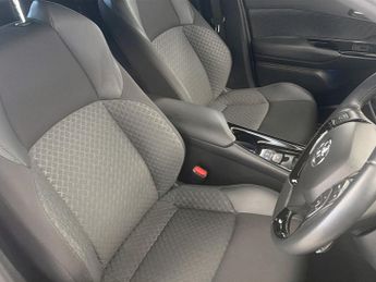 Toyota C-HR 2.0 Hybrid Design 5dr CVT