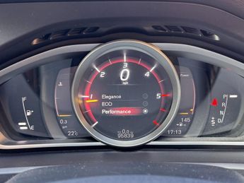 Volvo V40 D2 R-DESIGN PRO