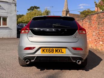 Volvo V40 D2 R-DESIGN PRO