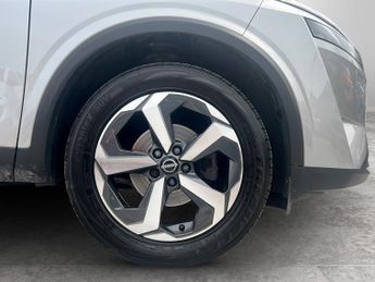 Nissan Qashqai 1.3 DiG-T MH 158 N-Connecta 5dr Xtronic