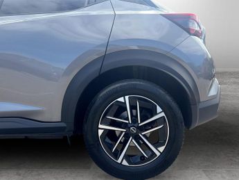 Nissan Juke 1.0 DiG-T N-Connecta 5dr DCT