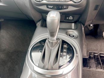 Nissan Juke 1.0 DiG-T N-Connecta 5dr DCT