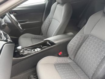 Toyota C-HR 1.8 Hybrid Design 5dr CVT