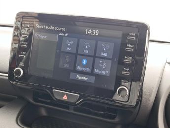 Toyota Yaris 1.5 Hybrid Design 5dr CVT