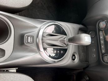Nissan Juke 1.0 DiG-T N-Connecta 5dr DCT