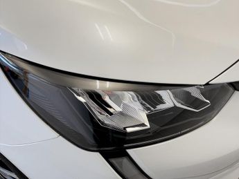 Peugeot 208 1.2 PureTech 100 Allure Premium + 5dr EAT8