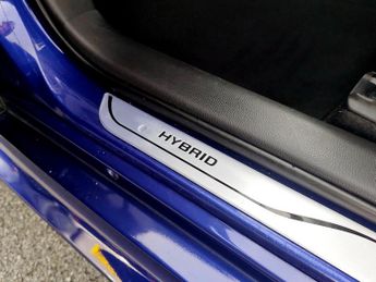 Toyota Yaris 1.5 Hybrid Design 5dr CVT