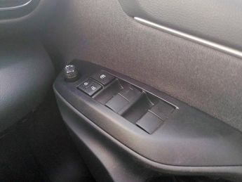 Toyota Yaris 1.5 Hybrid Design 5dr CVT