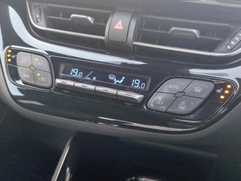 Toyota C-HR 1.8 Hybrid Dynamic 5dr CVT