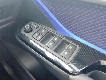 Toyota C-HR 1.8 Hybrid Dynamic 5dr CVT
