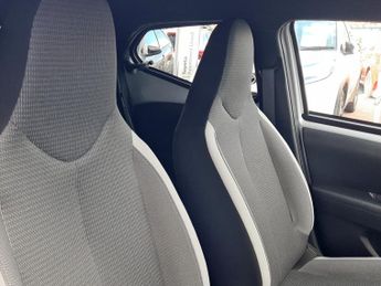 Toyota AYGO 1.0 VVT-i X-Trend TSS 5dr x-shift