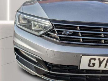 Volkswagen Passat 2.0 TDI R-Line 5dr DSG [Panoramic Roof]