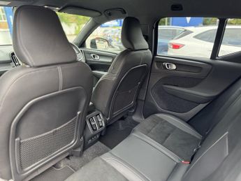Volvo XC40 2.0 B4P R DESIGN 5dr Auto