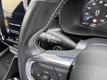 Volvo XC40 2.0 B4P R DESIGN 5dr Auto