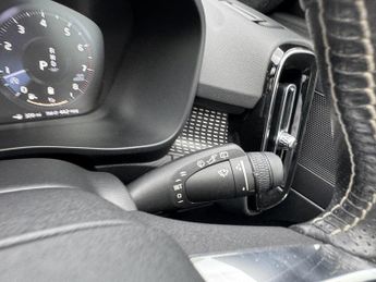 Volvo XC40 2.0 B4P R DESIGN 5dr Auto