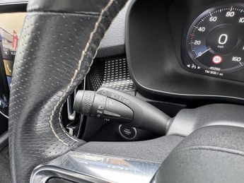 Volvo XC40 2.0 B4P R DESIGN 5dr Auto